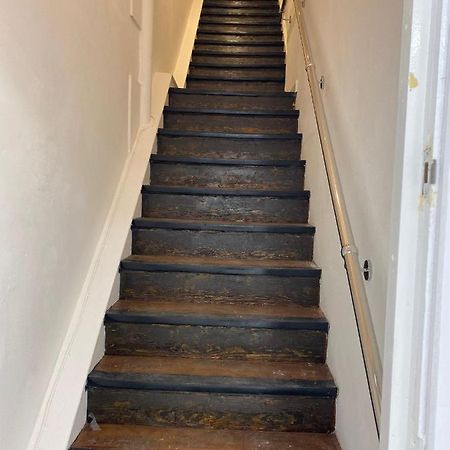 Lovely 1-Bedroom Loft Apartment Above Shop With Free Parking- Long Term Let Available Maldon Dış mekan fotoğraf